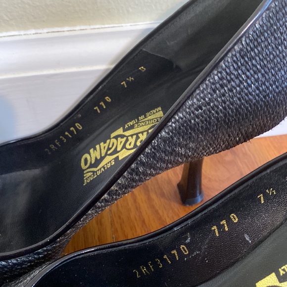 Salvatore Ferragamo Women’s Heels sz. 7.5 - Picture 4 of 7